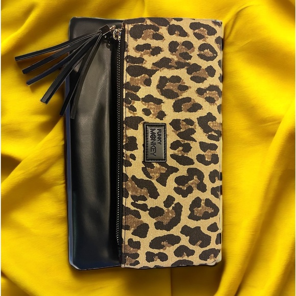 Gorgeous Clutch With Versatility Leopard Print Baggu - Picture 7 of 8